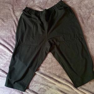 Denim and Company cropped black pants.